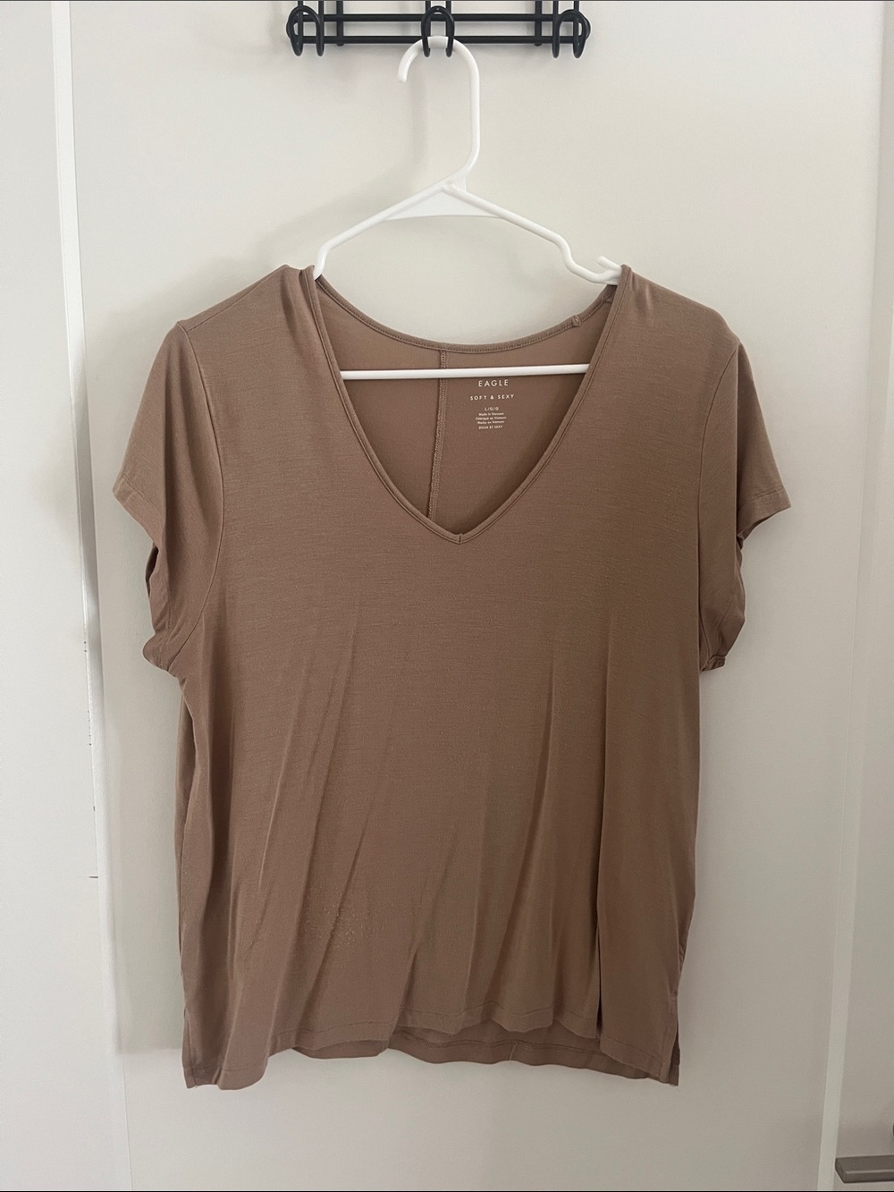 American Eagle Outfitters V-Neck Tee in Taupe